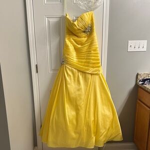 Night Moves Yellow Prom Dress
